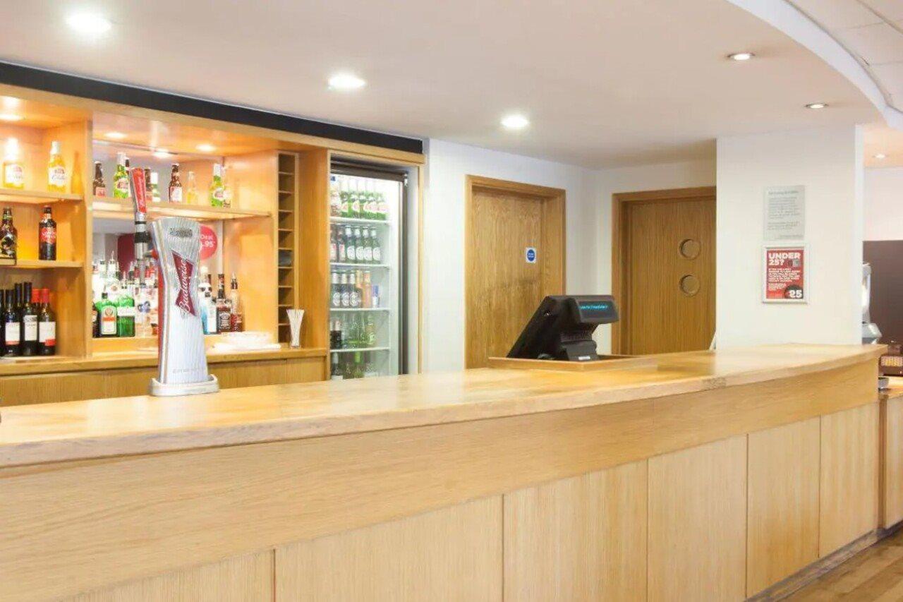 Travelodge Борнмут Экстерьер фото