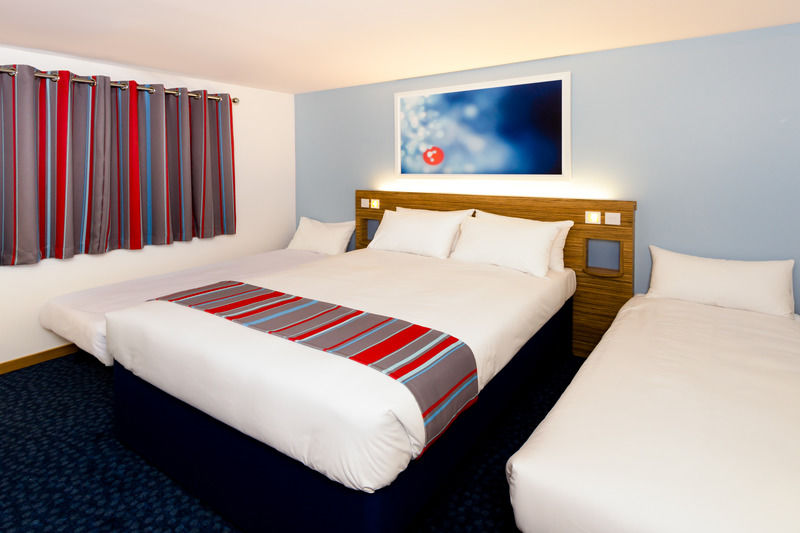 Travelodge Борнмут Экстерьер фото