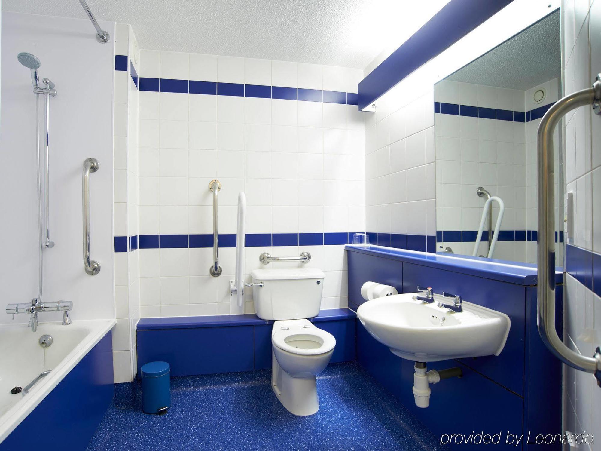Travelodge Борнмут Экстерьер фото