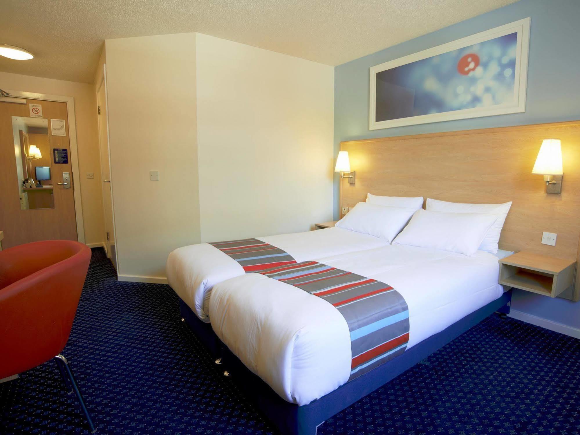 Travelodge Борнмут Экстерьер фото