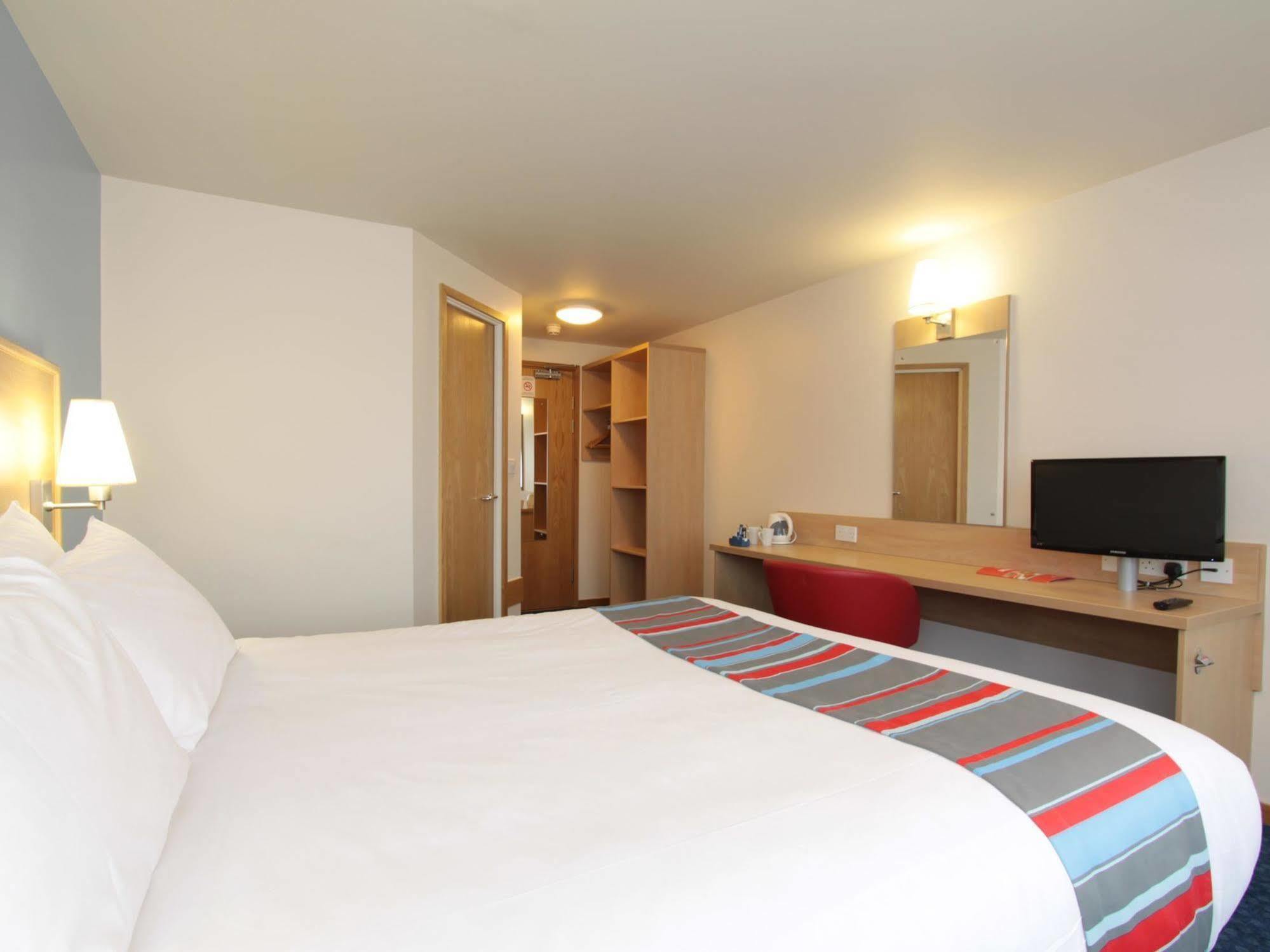 Travelodge Борнмут Экстерьер фото